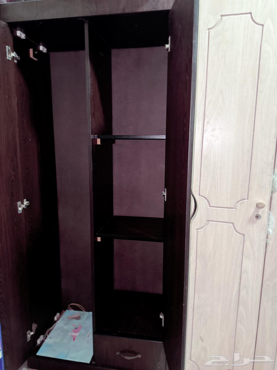 One-and-a-half-person bed with mattress and two wardrobes for sale64655383404546110