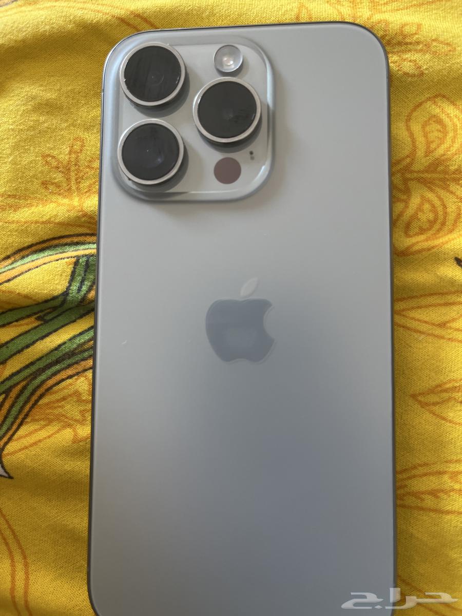 جوال آيفون 15 نظيف جدا مع كرتونه والسلك م عمره دخل الصيان64648690835843111