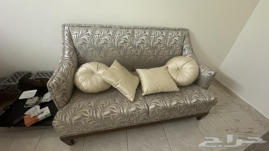 كنب ثلاث قطع للبيع متواجد في حي لبن64648213814403112