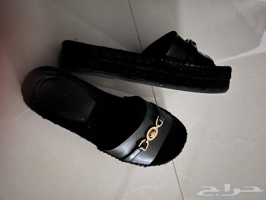 للبيع صندل فرساتشي اصليه من ابو ظبي (دبي) 1250 ريال كاش64651947447939112