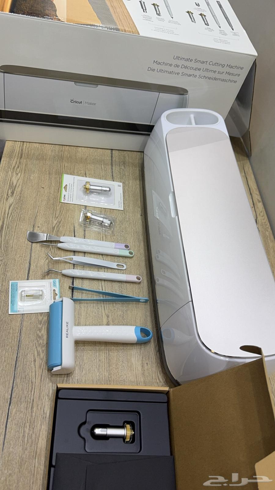 Cricket Machine with Accessories, Nearly New, Al-Tayef64657189258369110