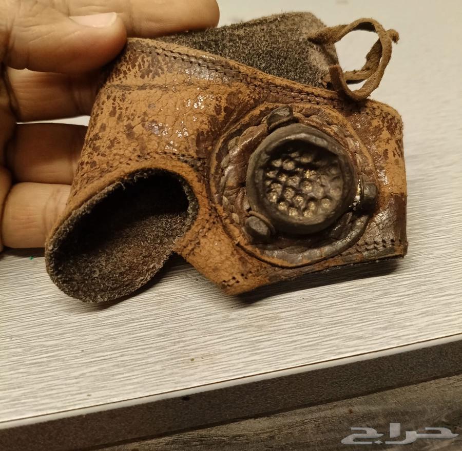 قطعة تراثية نادرة معصم جلد طبيعي للحرفيين القدامى64659914897153111