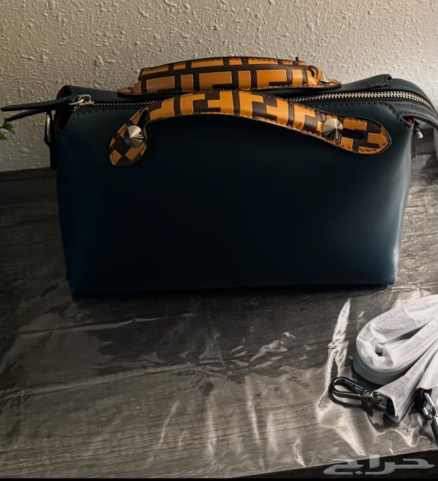 شنطة فندي وشنطة كوتش جديده نظيفه64663361462529111