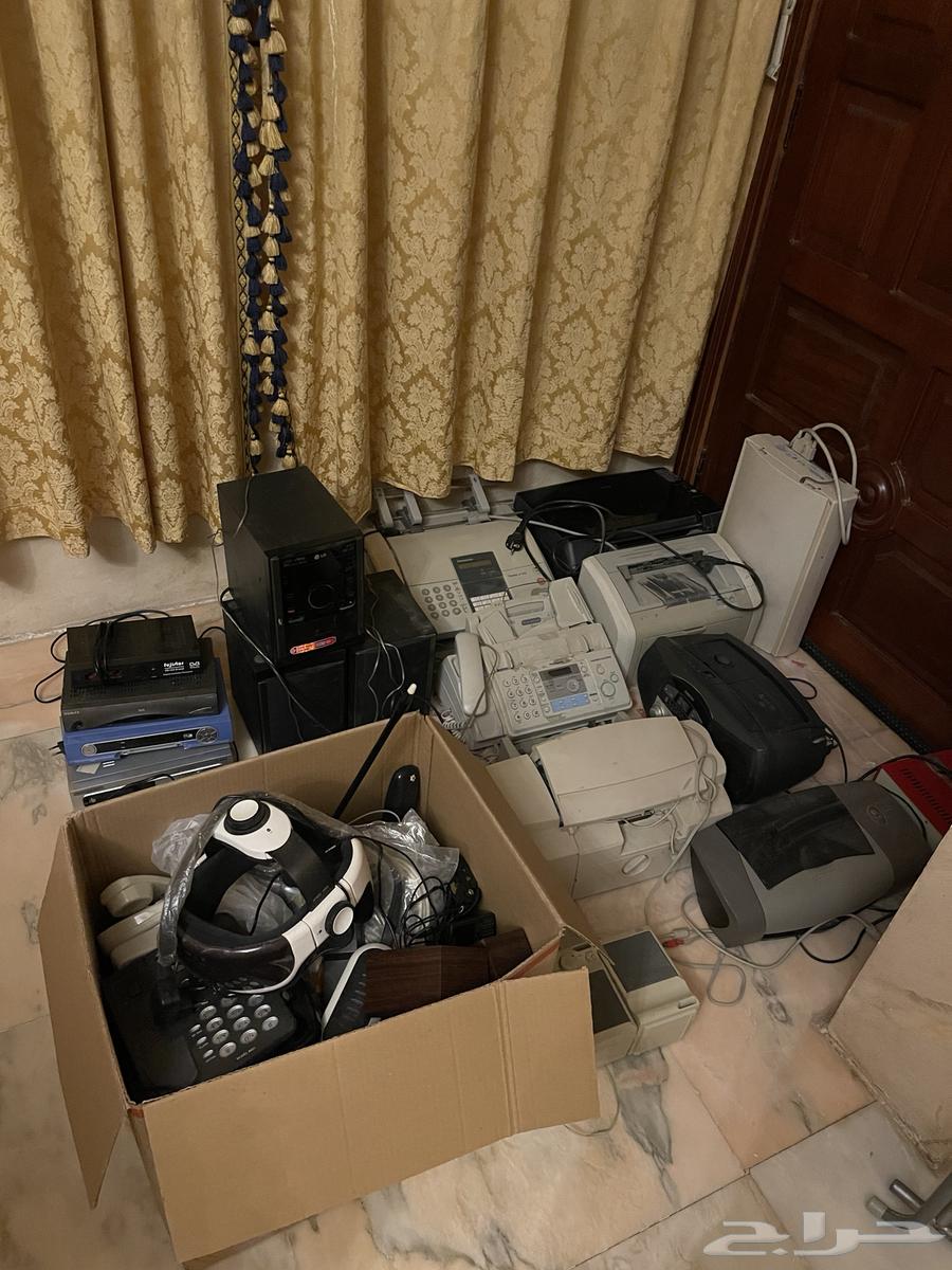 Old and vintage electronic devices, fax machines, printers, headphones..64507824020739113