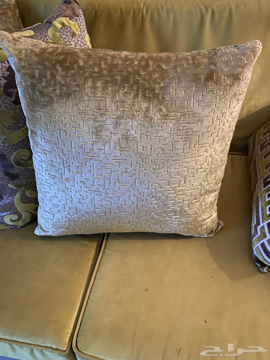 Sofa and TV Table64663953851523111