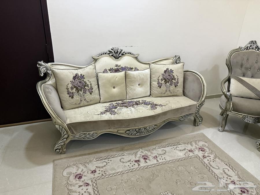 للبيع كنب 5 قطع مع طاوله64663272909698111