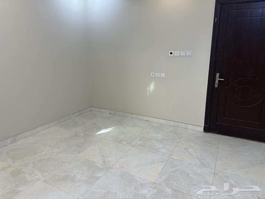 شقة 5 غرف بمدخلين للإيجار64149425212929111