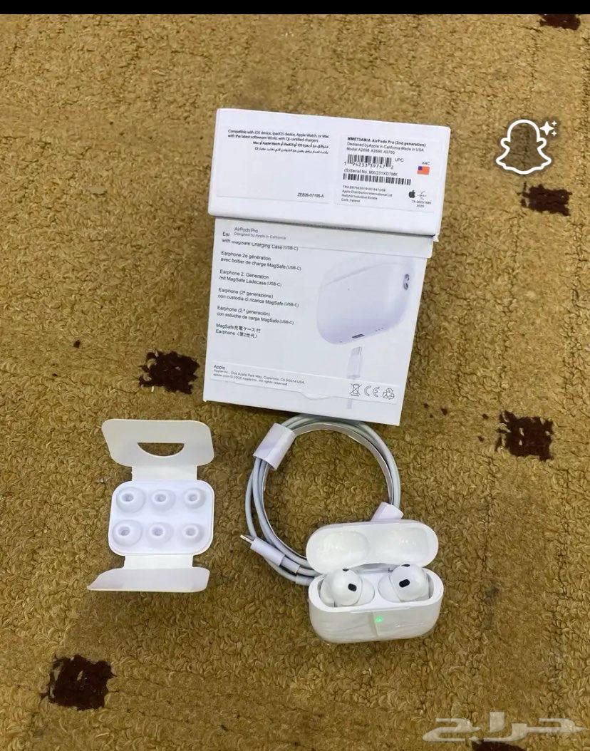 سماعات ايربودز برو الجيل الثاني واغراضها كامله ولم تستخدم64665571383171110