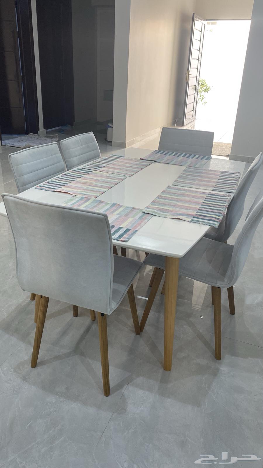 Dining table with 6 chairs64549261409667110