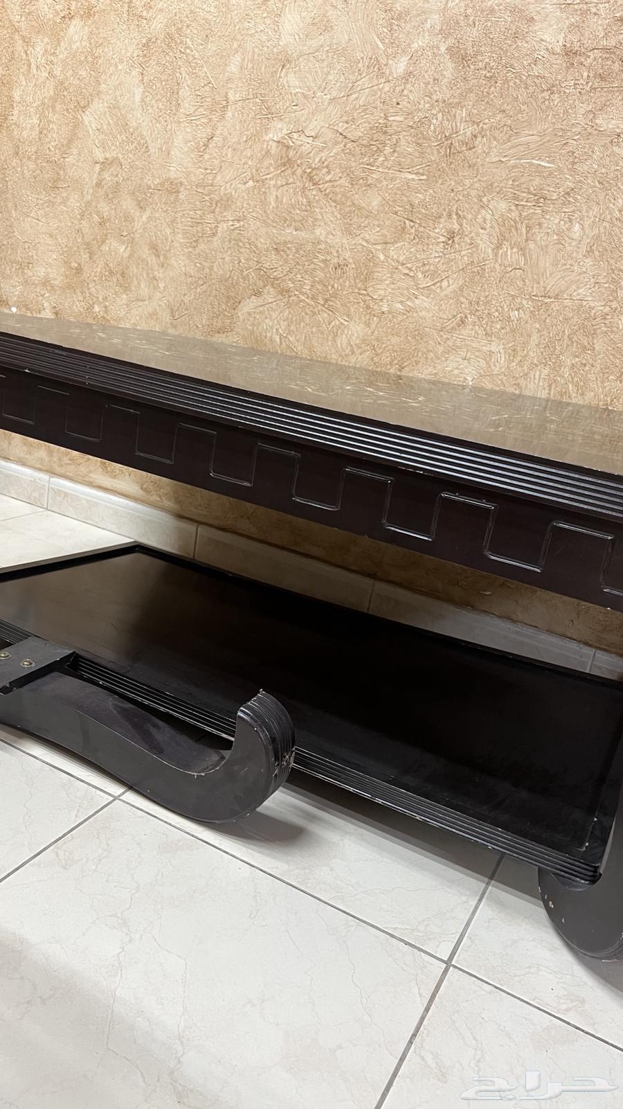 طاولة خشب ثقيل لكن برجل مكسوره64671022789890112