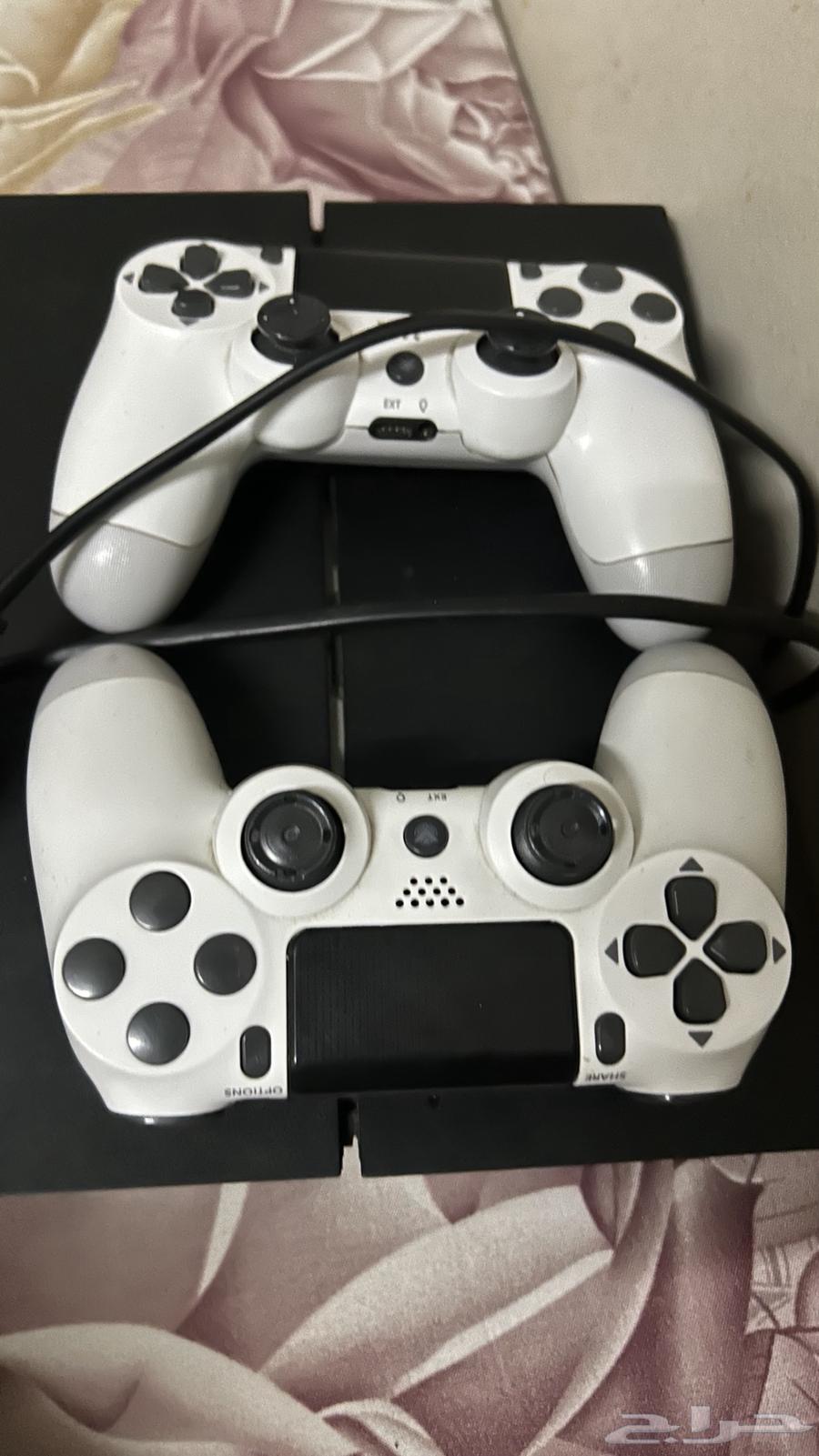 سوني 4جديد مافيه شي ولا عطل وتجي معاه يدين بالون الابيض64669759605889111