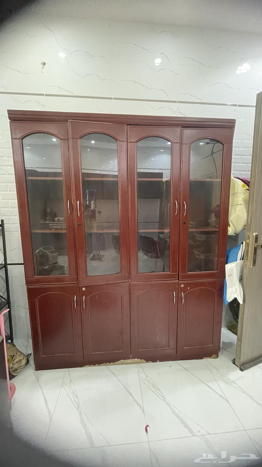 دولاب مكتبي انيق بحالة ممتازة64676453052163111