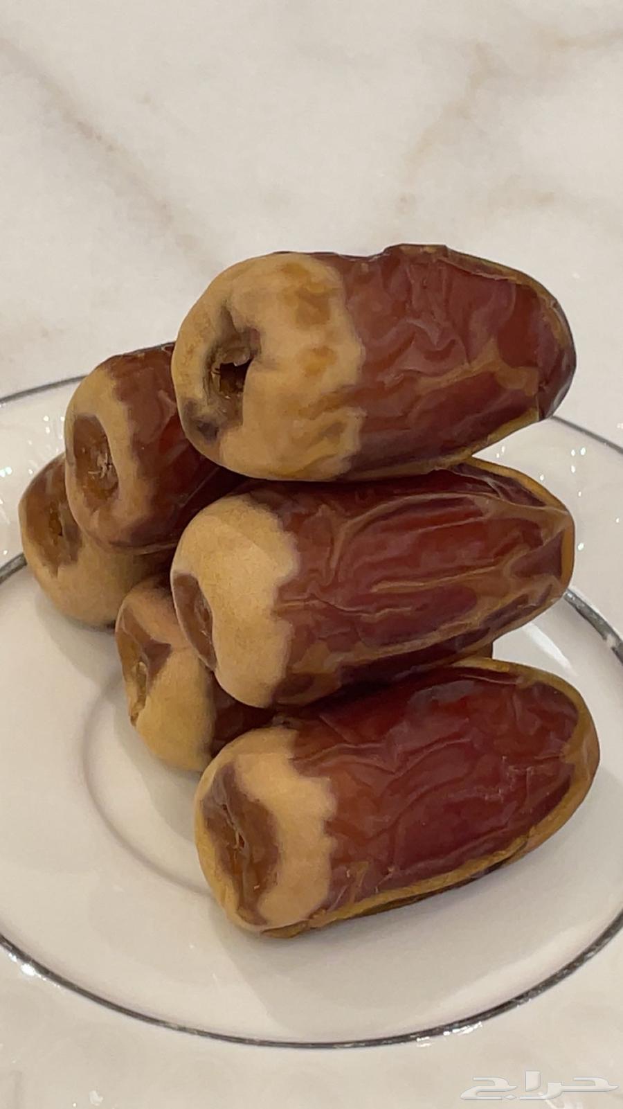 تمر صقعي فاخر مبروم ( تم بيع كامل الكمية )64675713797890110