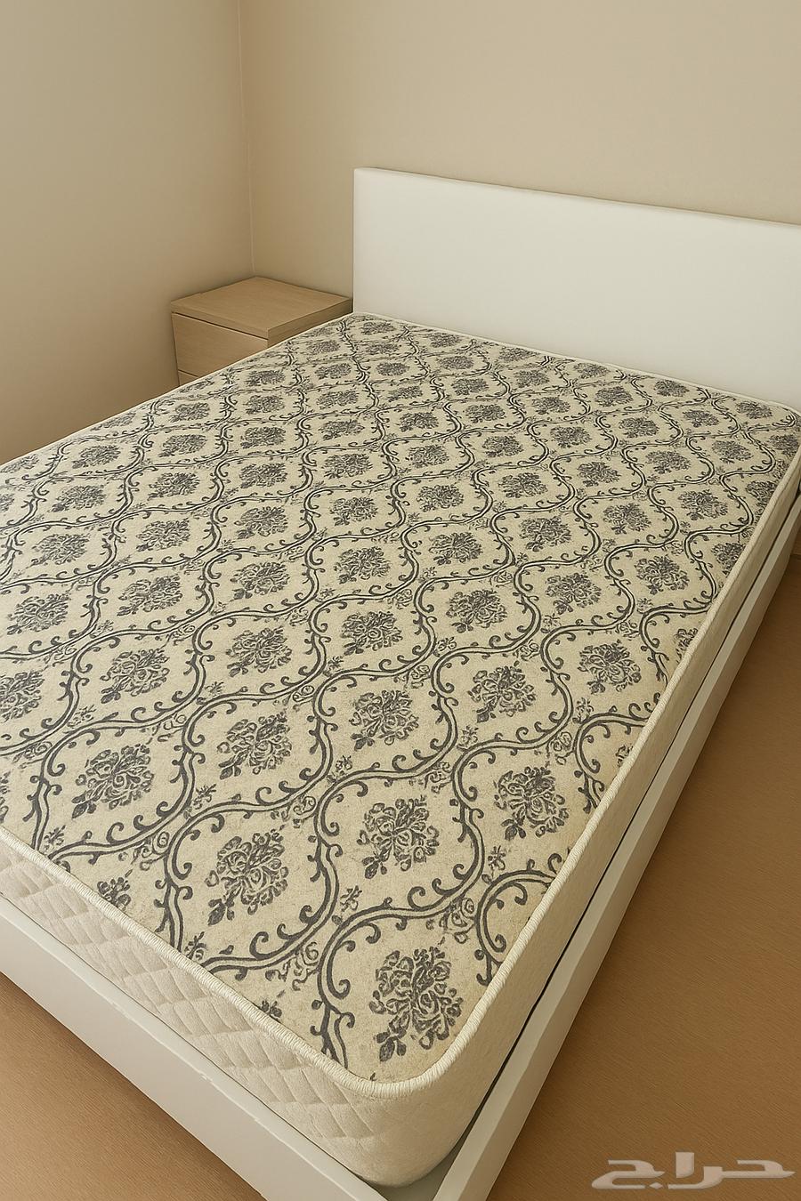 مرتبة سرير بحالة ممتازة64676299650049110