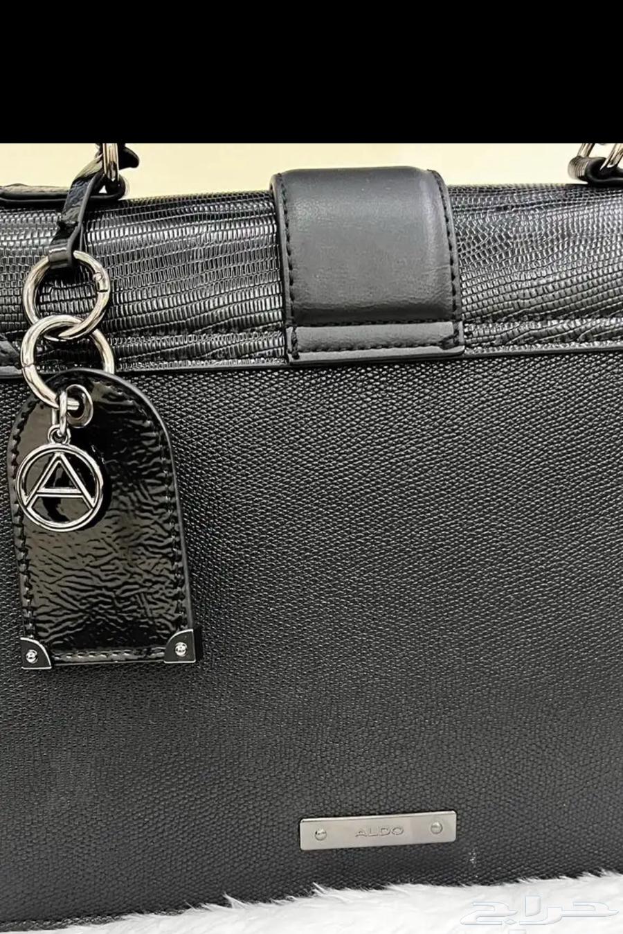 شنطه نضيفه استعمال مرتين فقط سبب البيع عدم الحاجه لها64669549326081110