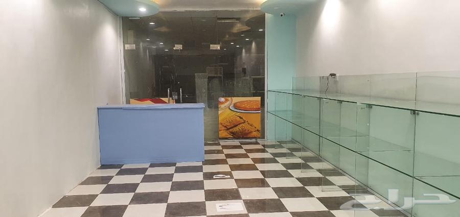 Approximately 10-Meter-Long Retail Display Racks64673772830723111