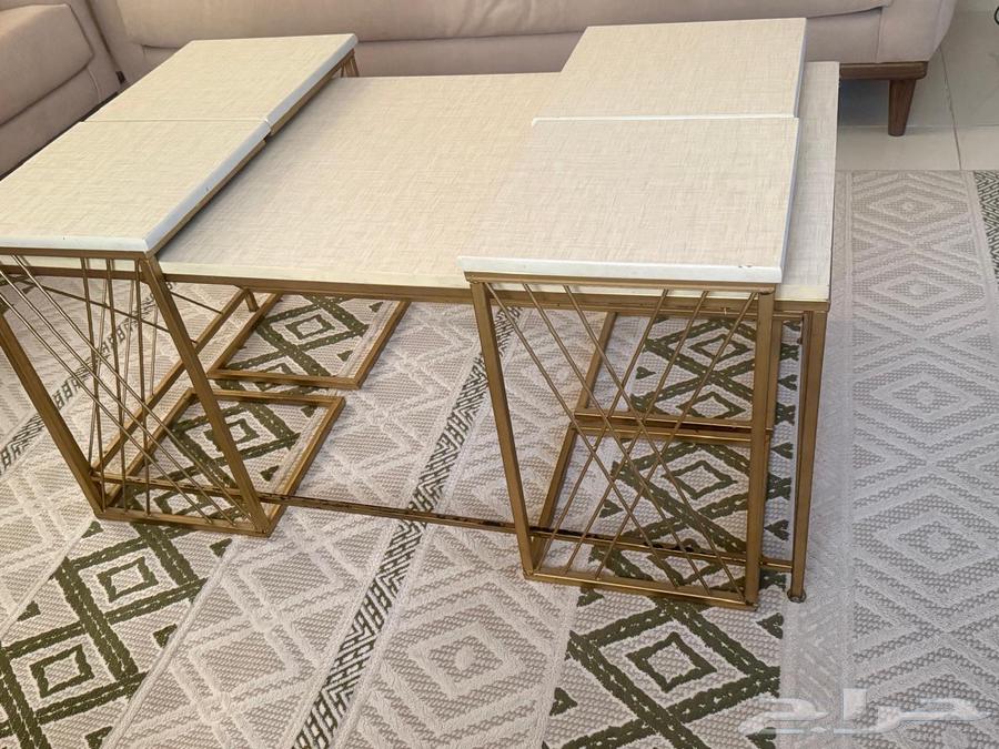 طاوله كبيره واربع خدمه للبيع64669388782209112