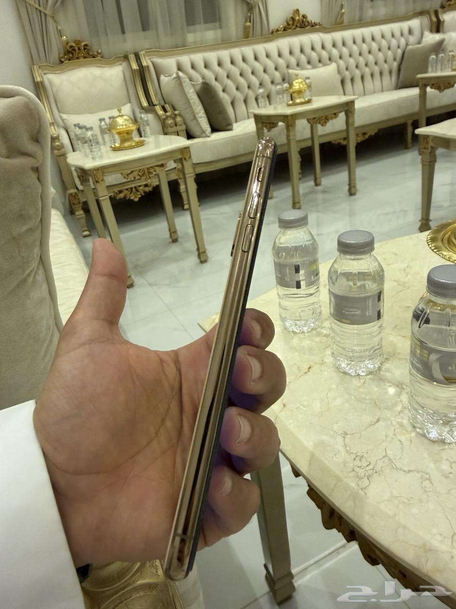 For Sale: Gold iPhone XS Max, 256 GB, 550 SAR64674169679235113