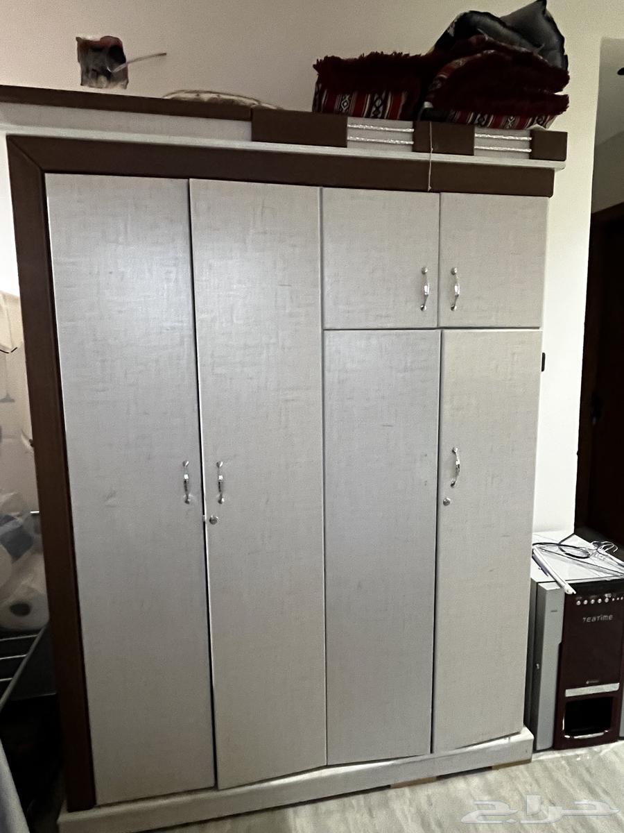 دولاب ملابس سليم لايوجد مفاتيح الجزء اليمين تم فصله64672551535619110