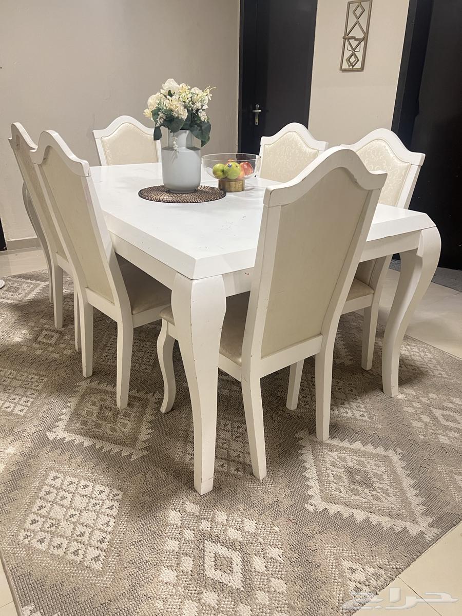 Home Center Dining Table for 6 Persons, Beige Color with Polished Wood64675522466434111