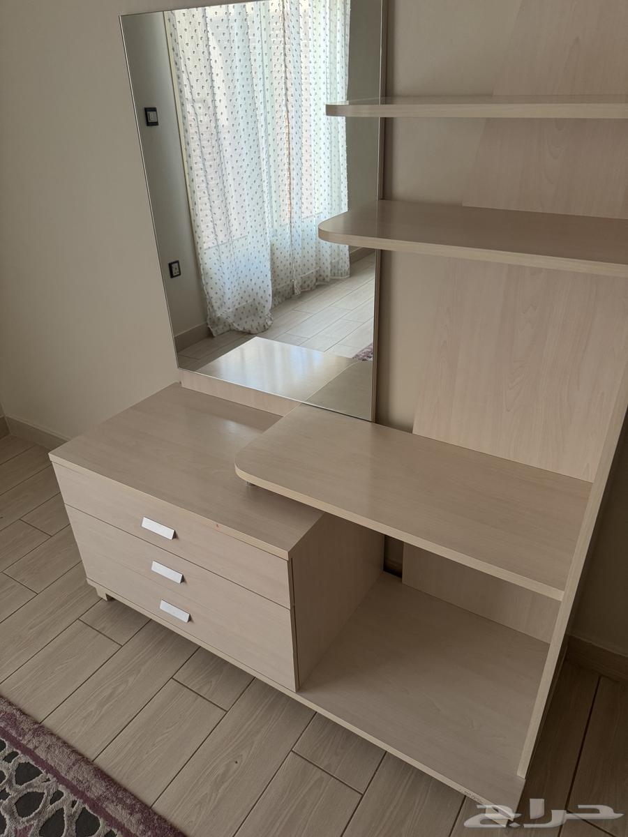 تسريحة مع مرايا بحالة ممتازة64673505927811112