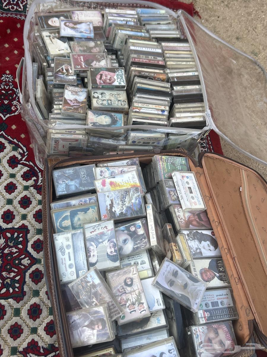 Two old tents for sale, featuring all types of artists and singers64671667249410111