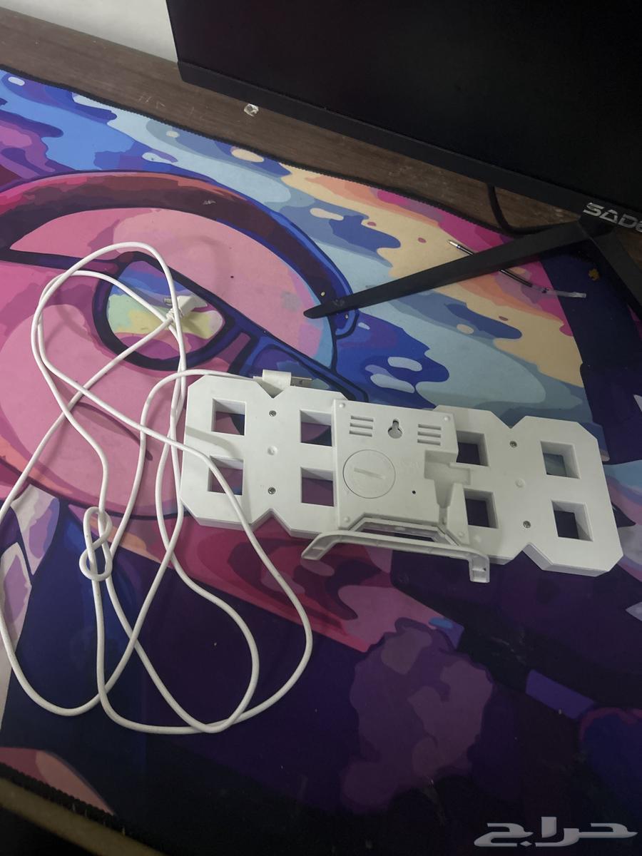 Digital Clock with Its Charger64668791414531111