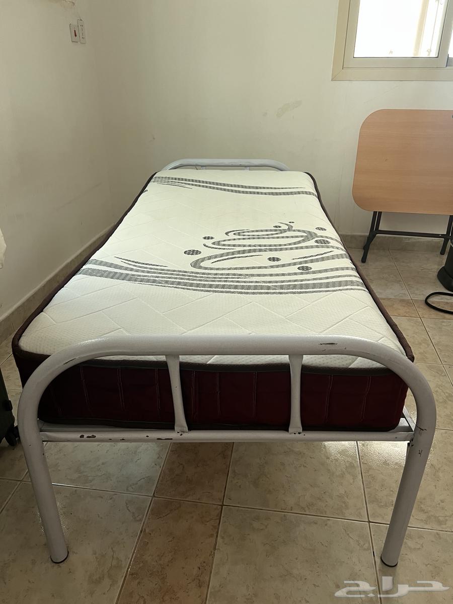 Bed with Mattress in Good Condition64668530552193110
