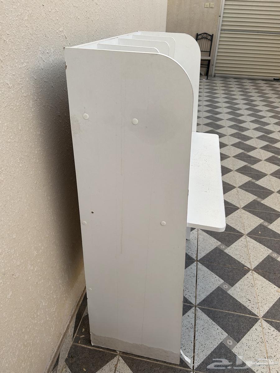 Desk64672615320706112