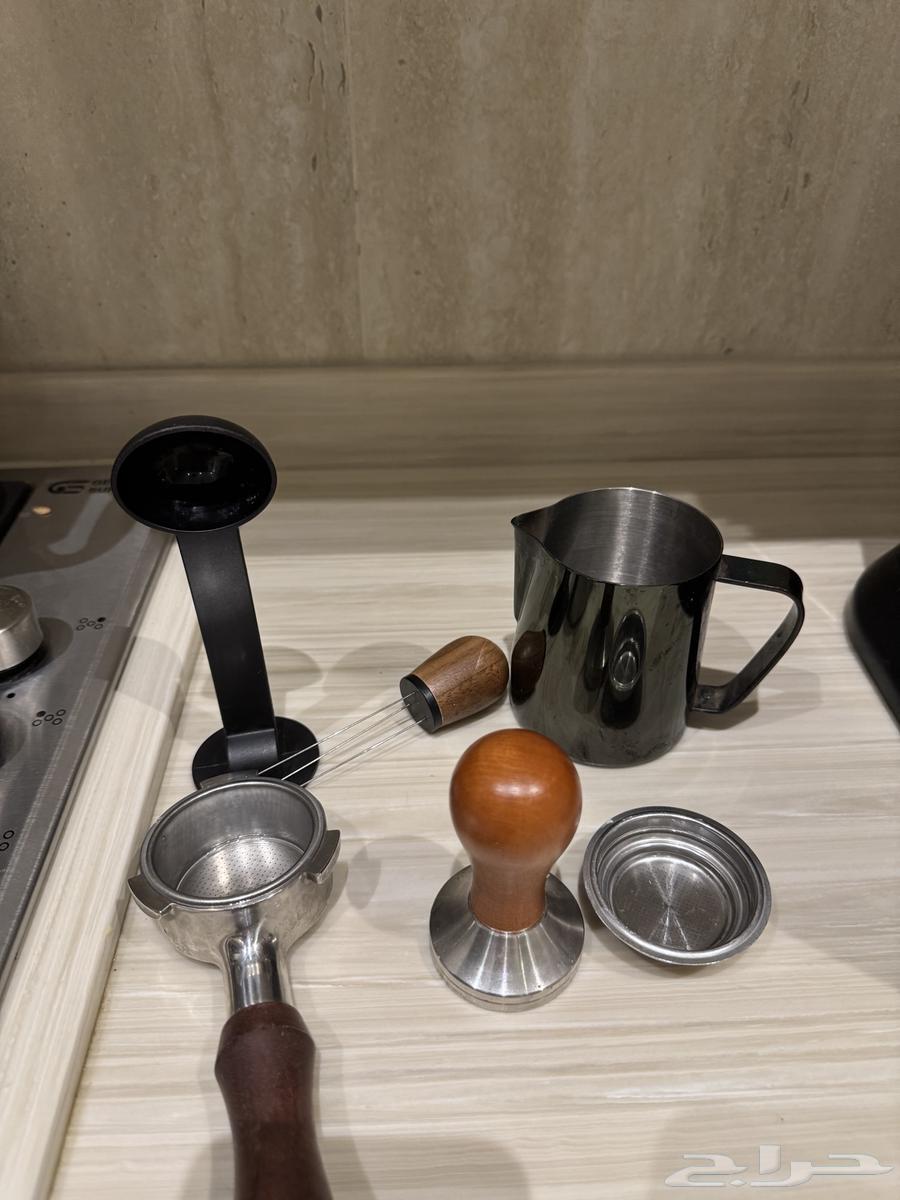 ماكينة قهوه ديلونجي لون اسود64594405789442113