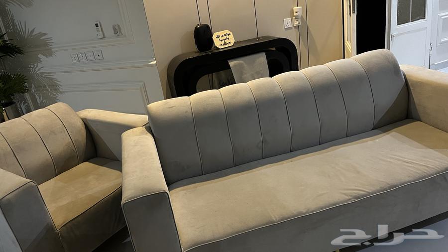 Sofa Set: Four-Piece Used Sofa with Floor Mat64667136337155110