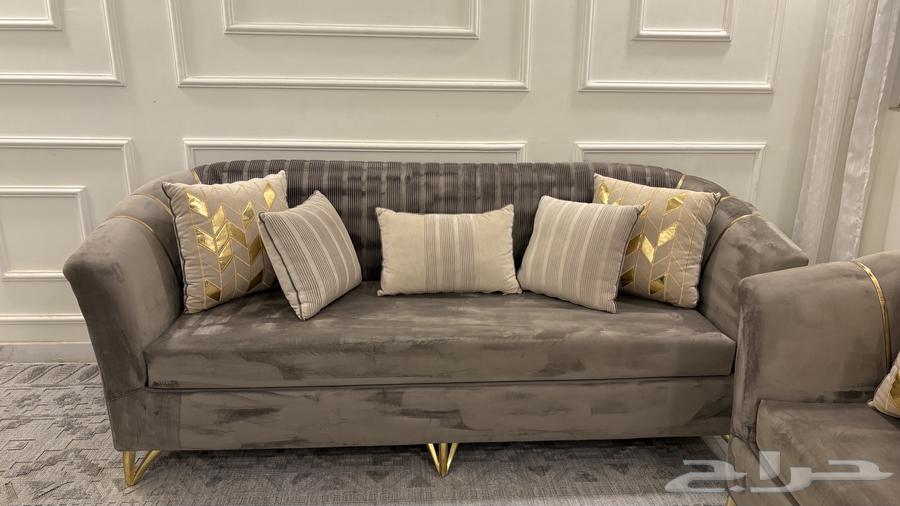 للبيع 3 قطع كنب و فرشة64674131062145111