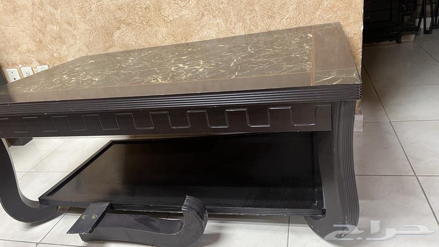 طاولة خشب ثقيل لكن برجل مكسوره64671022789890111