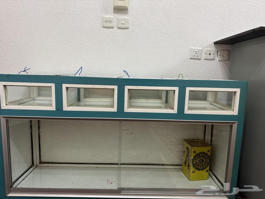 اثاث- عدد 2 دولاب وطاولة64671862883841112