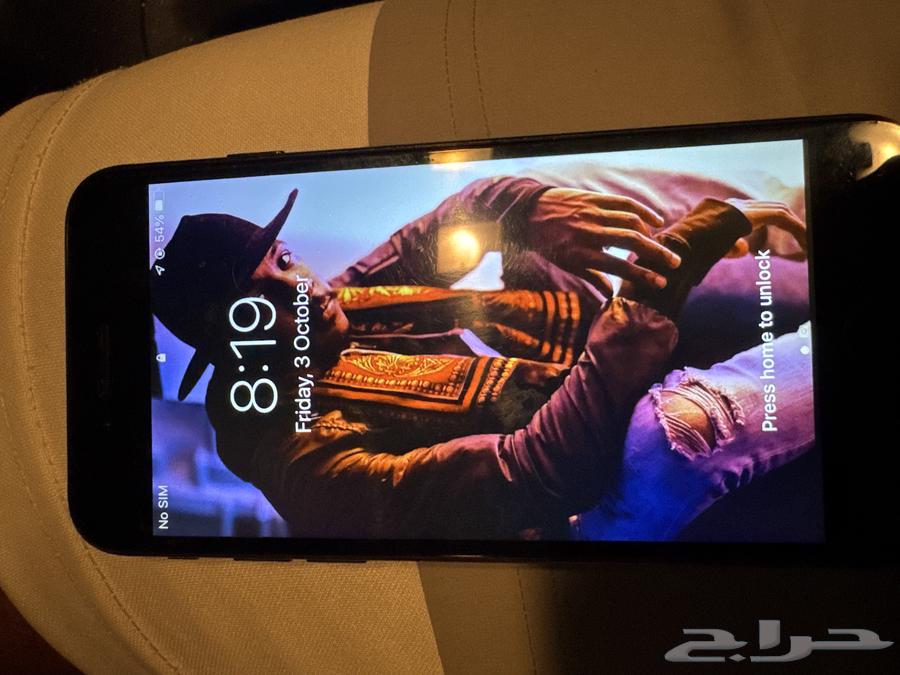 iPhone 764674453662594110