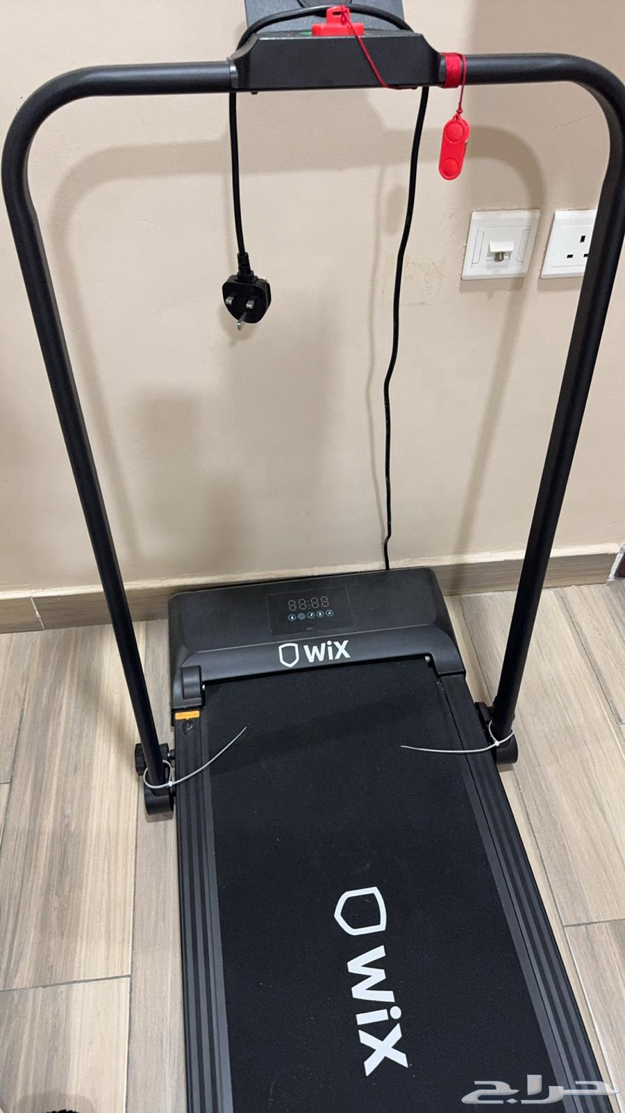 New and Clean Treadmill Ready64670860570114111