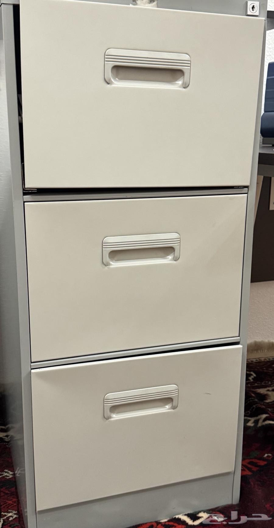 اثاث- عدد 2 دولاب وطاولة64671862883841111