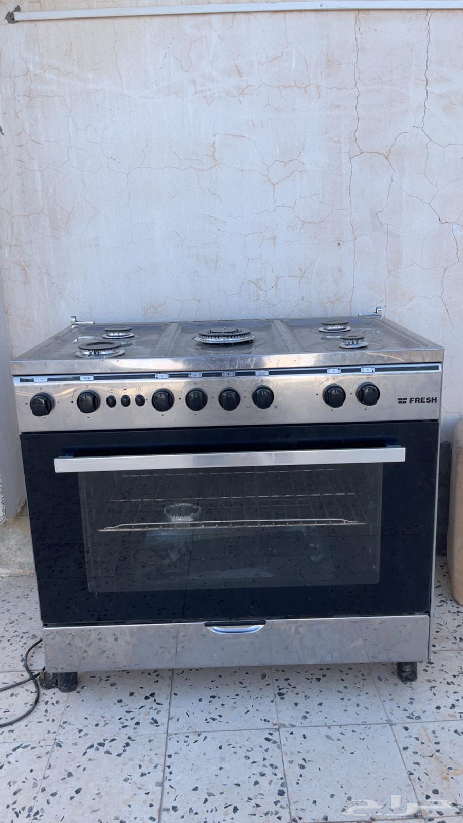 فرن استخدام ثلاث 6شهور وكل شي جديد وشغال64679437262594110