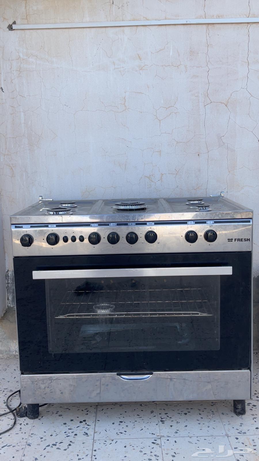 فرن استخدام ثلاث 6شهور وكل شي جديد وشغال64679437262594111