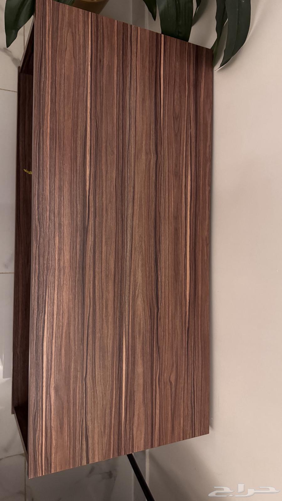 شاشة وطاولة شاشة مع غرفة كامله64682860054403114