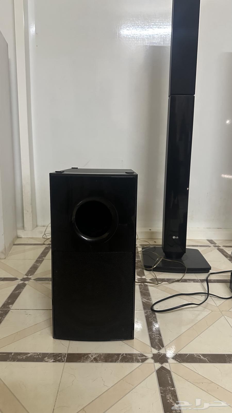 سماعه LG اربع ساعة طوال واحده صغير و سماعه وسط و التحكم64679399791107110