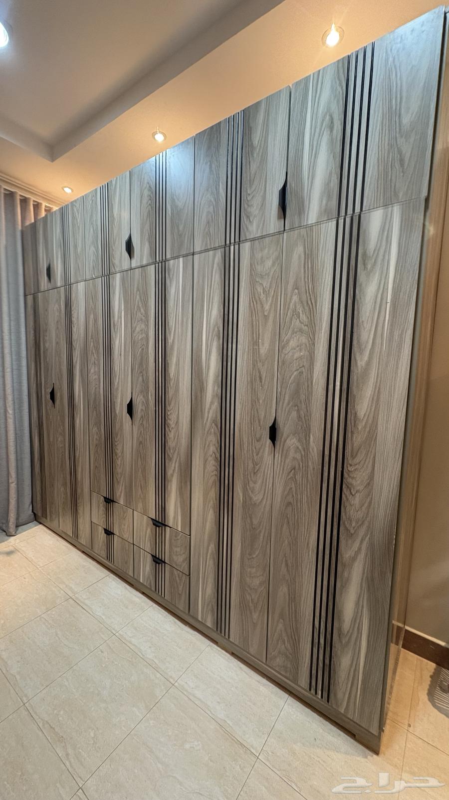 دولاب وتسريحة   ملحق وجزامه وكمدينه عدد 264683798503937111