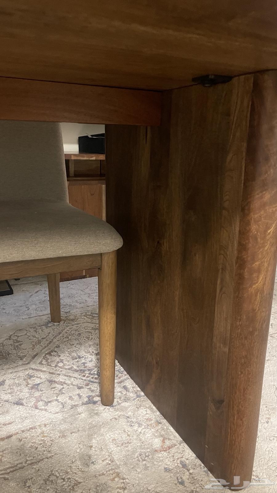 طاولة طعام من اشلي شبه جديدة64679261480449112