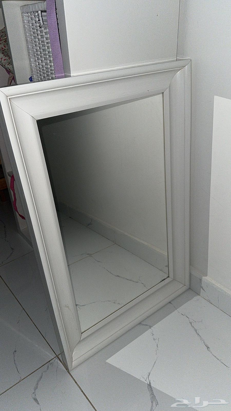 طاولة اطفال وكومدينه ومرايا للبيع ايكيا64641038433923111