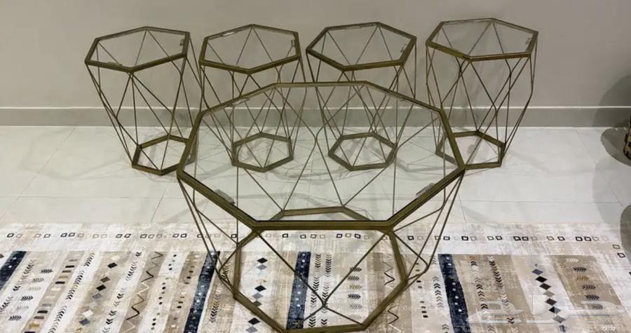 طاولات مع الخدمه64681830804611110