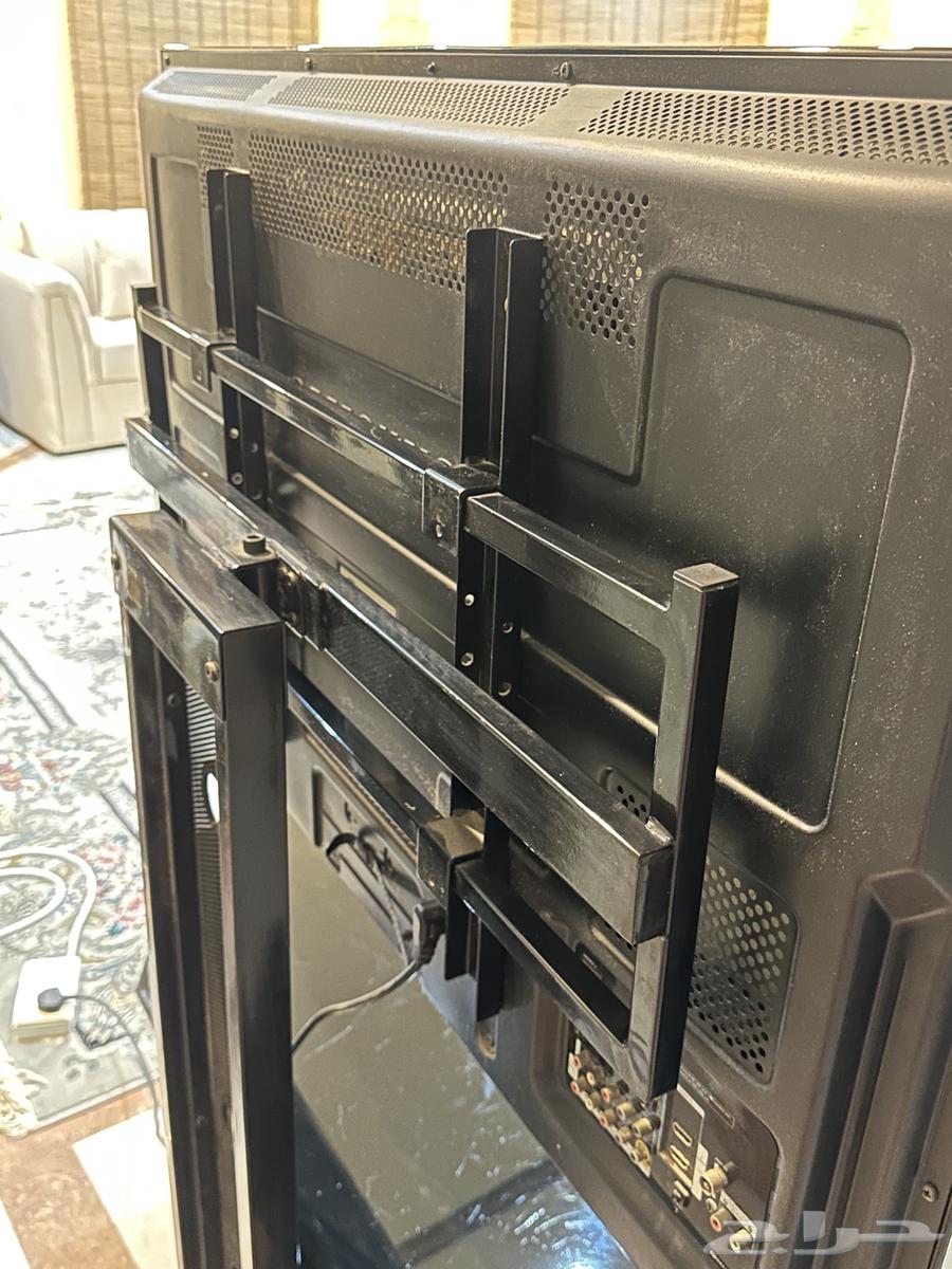 تلفزيون بلازما سامسونج 42 بوصه بحاله جيده جدا مع طاولة64677552188161111