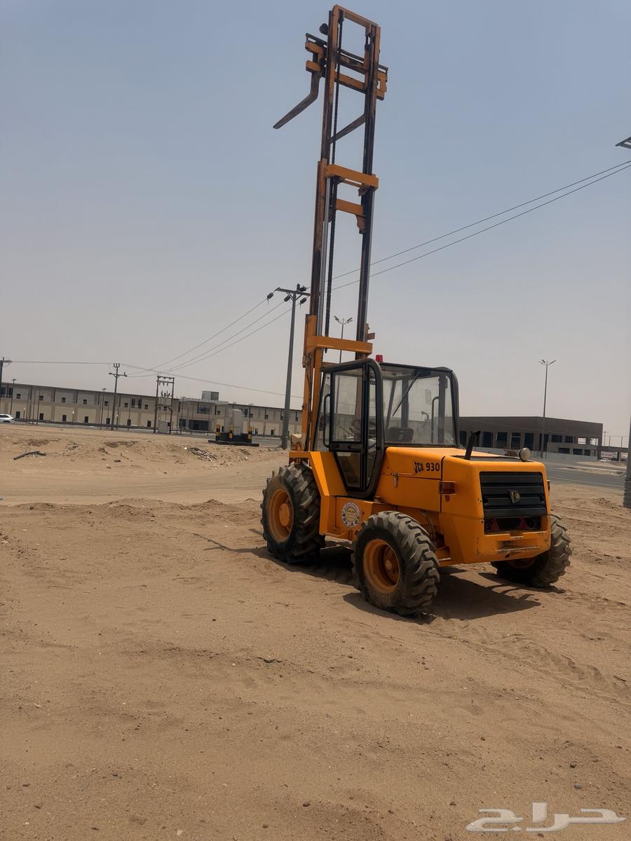 There are various types and sizes of cranes and different equipment available for rent in the Najran region and its surroundings64159723471490112
