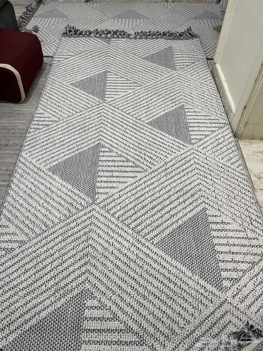 2 brand-new carpets, each measuring 1 meter x 2 meters64684826045699110