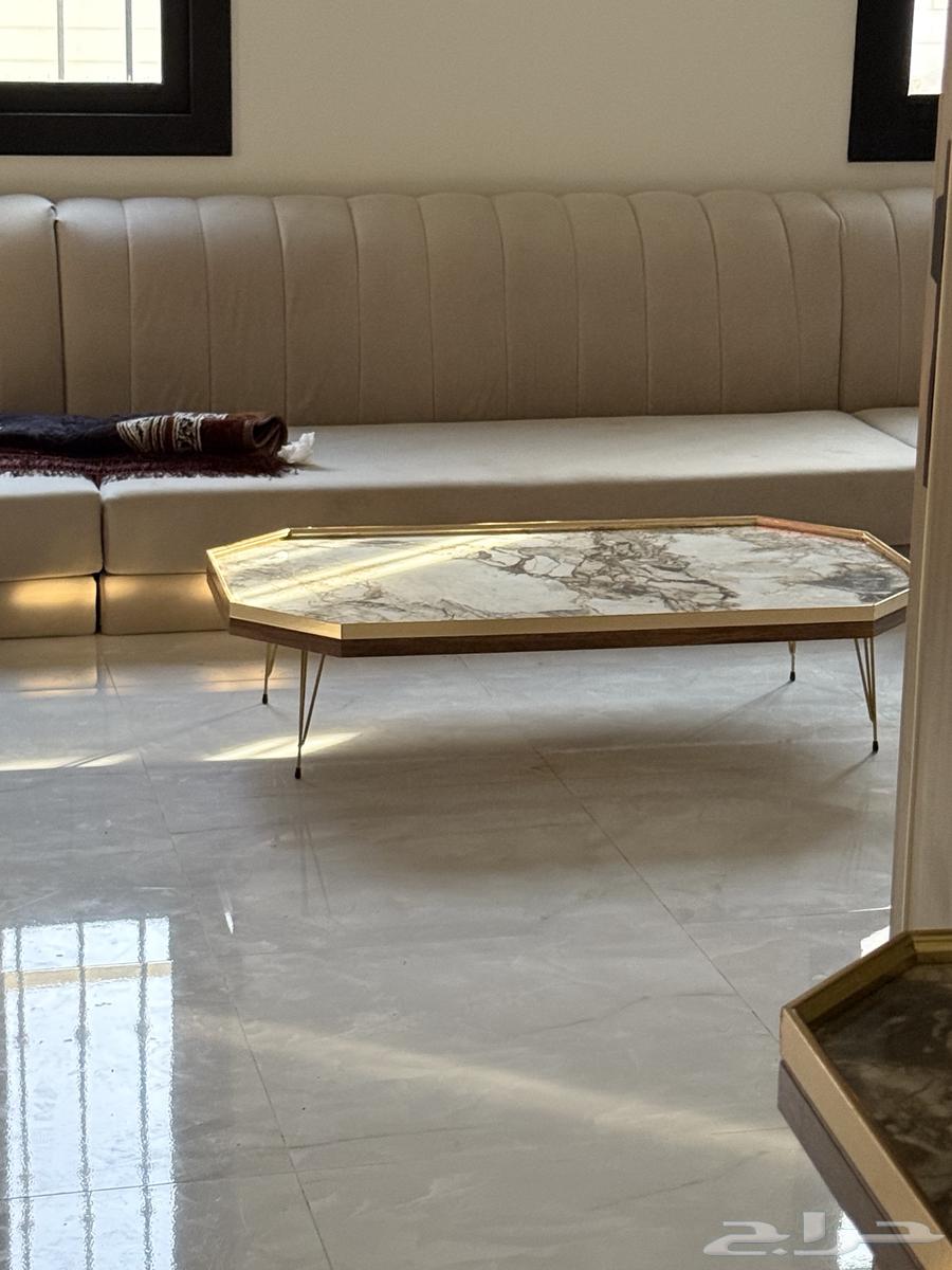 طاوله مع خدمتها ومروحه64678576537089110