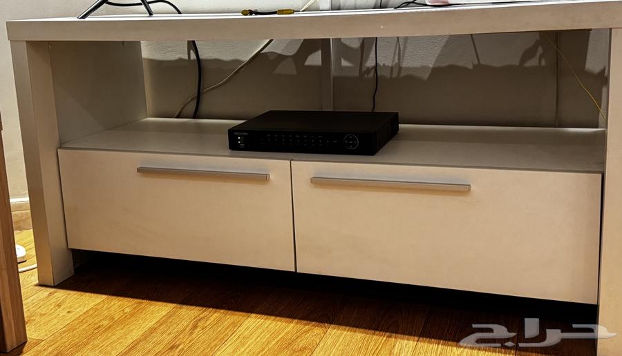 طاولة تلفزيون64681805453697110